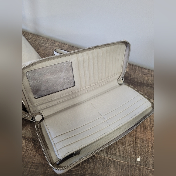 Michael Kors wristlet wallet - Picture 10 of 10